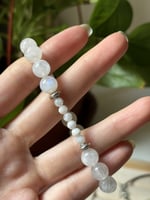 اسورة من حجر القمر