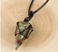 قلادة من حجر التنين