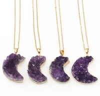 قلادة من حجر جشمت الامثيست ( Amethyst ) خام