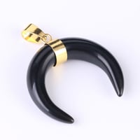 قلادة هلال من حجر اونيكس