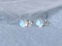 حلق حجر القمر فضة عيار 925