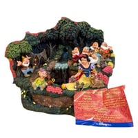 نافوره مياه مضيئه ديزني ڤنتج - سنو وايت والأقزام ا...