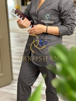 الزي الرسمي للكلية التقنية للبنات ( قطعتين ) بالطو...