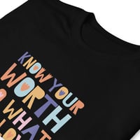 تيشيرت بعبارات تحفيزية ملونة