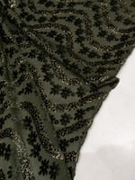 مخمل شيفون على سترتش بلمعه ذهبيه