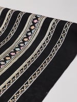 لنن مطرز مشغول على ترتر