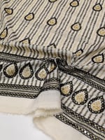 لنن مطرز مشغول على ترتر