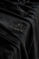 قطعة مخمل على سترتش مشغول بالكرستال