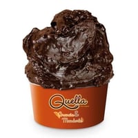 كويلا شوكلاته مع قطع البرتقال واللوز