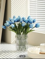 ورد توليب ازرق لحفل كشف جنس الجنين