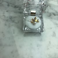 خاتم مطلي ذهب مع لولو نحيفه