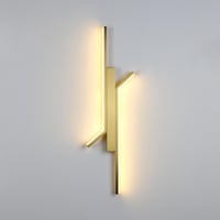 إضاءة حائط بلون انارة اصفر بتصميم مودرن لون ذهبي