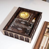 صندوق خشبي فاخر مستوحى من باب الحرم بعبارة “كل عام...