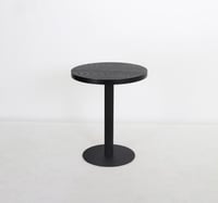 طاولة كافي بتصميم دائري باللون الأسود مقاس 60x74 س...