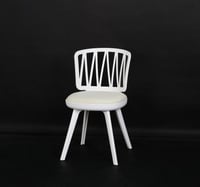 كرسي بتصميم متين وخفيف – مثالي للحدائق والمناسبات...