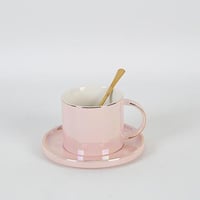 فنجان قهوة بورسلين مع صحن وملعقة لون وردي