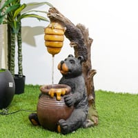 نافورة مياه بتصميم جذع شجرة و مزينة بخلية نحل و دب...