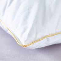 وسادة سرير لون أبيض بخط ذهبي مقاس 75x50x15 سم
