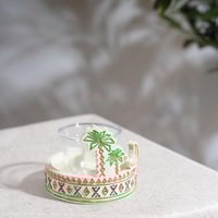 فنجان قهوة زجاجي مع قاعدة تراثية بنقوش السدو والنخ...