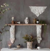 رف جداري على الطراز الروماني