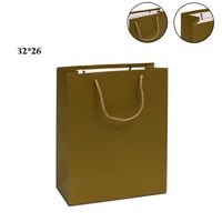 حقيبة هدايا كرتون مستطيلة لون ذهبي مقاس 32x26 سم