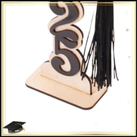 ستاند تخرج بتصميم مميزة لون اسود وذهبي مقاس 20 سم