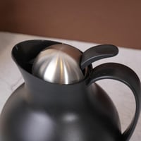 ترمس الشاي والقهوة بتصميم عصري باللون الاسود - 1 ل...