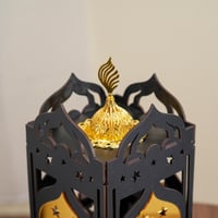 مبخرة بتصميم فانوس باللون الاسود والذهبي مقاس 30 س...