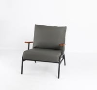 كرسي أنيق ومريح بتصميم مميز لون رمادى