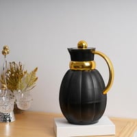 ترمس ضيافة أنيق باللون الأسود المطفي ولمسات ذهبية...