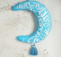 تعليقة بشكل هلال رمضاني مزخرف أزرق - ارتفاع 45 سم-...
