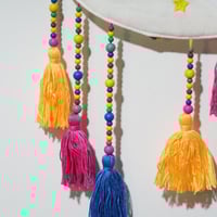 تعليقة حائط هلال رمضان بتصميم مستوحى من العمارة ال...