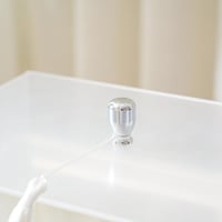 صحن تقديم الكيك بغطاء لحفظ الحلي لون فضي وشفاف مقا...