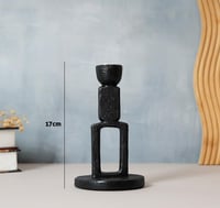 شمعدان سيراميك بتصميم فريد باللون الأسود مقاس 17 س...