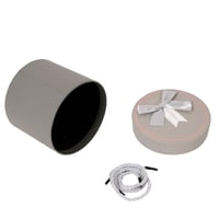 علبة هدايا بتصميم فيونكة باللون الرمادي الفاتح مقا...