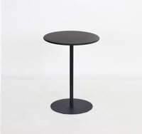 طاولة كافي بتصميم دائري باللون الأسود مقاس 48x63 س...