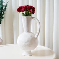 فازة سيراميك بتصميم مميز باللون الابيض مقاس 40 سم