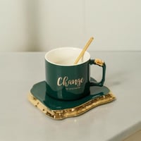 فنجان قهوة بعبارات تحفيزية مع صحن و ملعقة لون اخضر