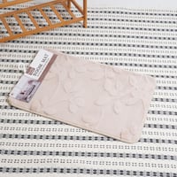 دعاسة حمام بتصميم راقي باللون البيج