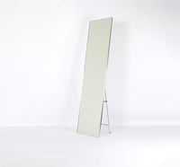 مرايا ستاند أنيقة بإطار فضى – لمسة فخامة لديكورك