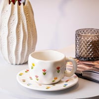 كوب سيراميك ترندي فاخر مزين بالورد