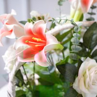 فازة بتصميم عصري باللون الابيض مقاس 33 سم