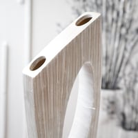 فازة سيراميك بتصميم مميز باللون الابيض مقاس 40 سم