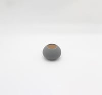 فازة سيراميك بتصميم مميز باللون الرمادى الرائع