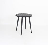 طاولة حديقة بتصميم دائري لون أسود مقاس 75x68 سم