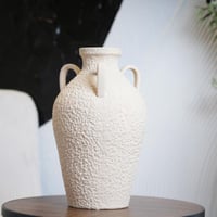 فازة سيراميك بتصميم مميز لون بيج مقاس 40 سم