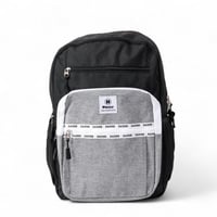 شنطة ظهر مدرسية من بوز مع مقلمة وجيوب متعددة بلون...