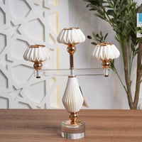 شمعدان ثلاثي بتصميم أنيق ولمسات ذهبية مناسب لتزيين...