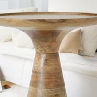 طاولة جانبية خشب بتصميم دائرى باللون البيج مقاس 36...