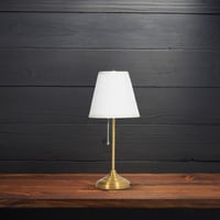 اباجورة طاولة بتصميم مميز باللون الذهبي x الأبيض